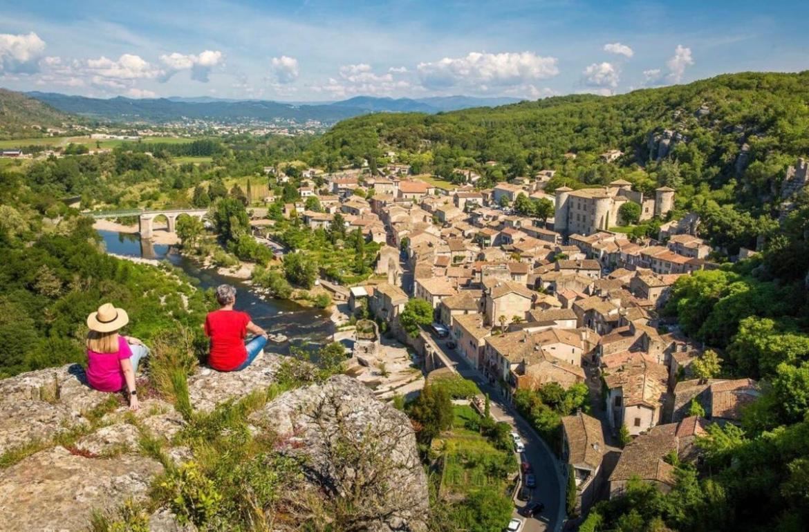 Escapade Ardechoise - Parking Gratuit - Chateau A 2 Pas Aubenas Exterior foto